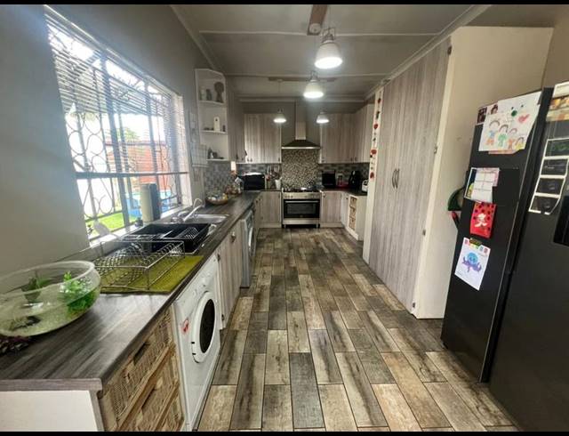 3 BEDROOM HOUSE FOR SALE IN VILLIERIA